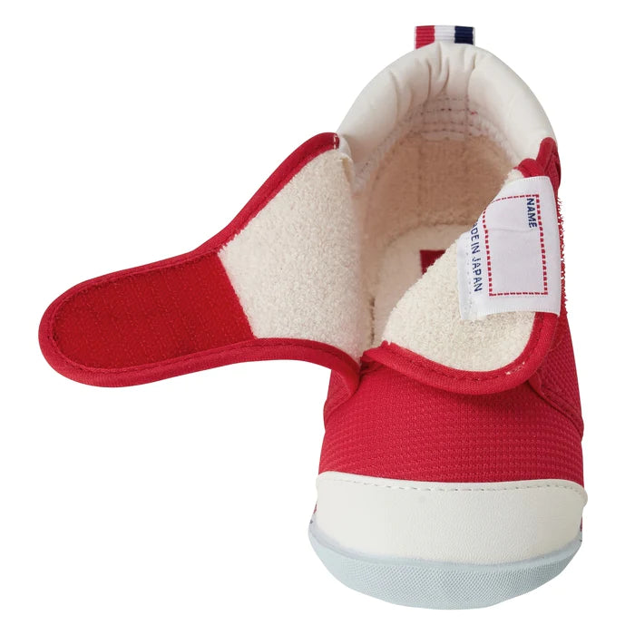 ICONIC RED SHOES