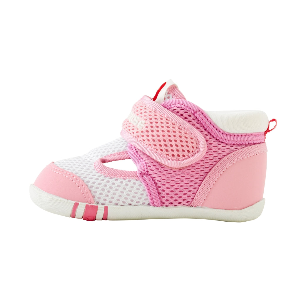CHILDREN’S PINK SHOES WITH SCRATCH