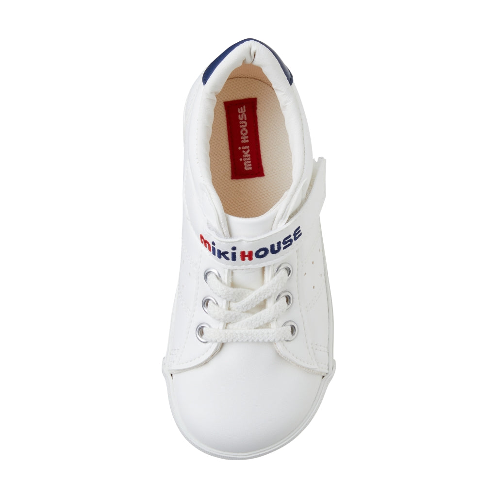 WHITE SHOES FOR ACTIVE WALKING