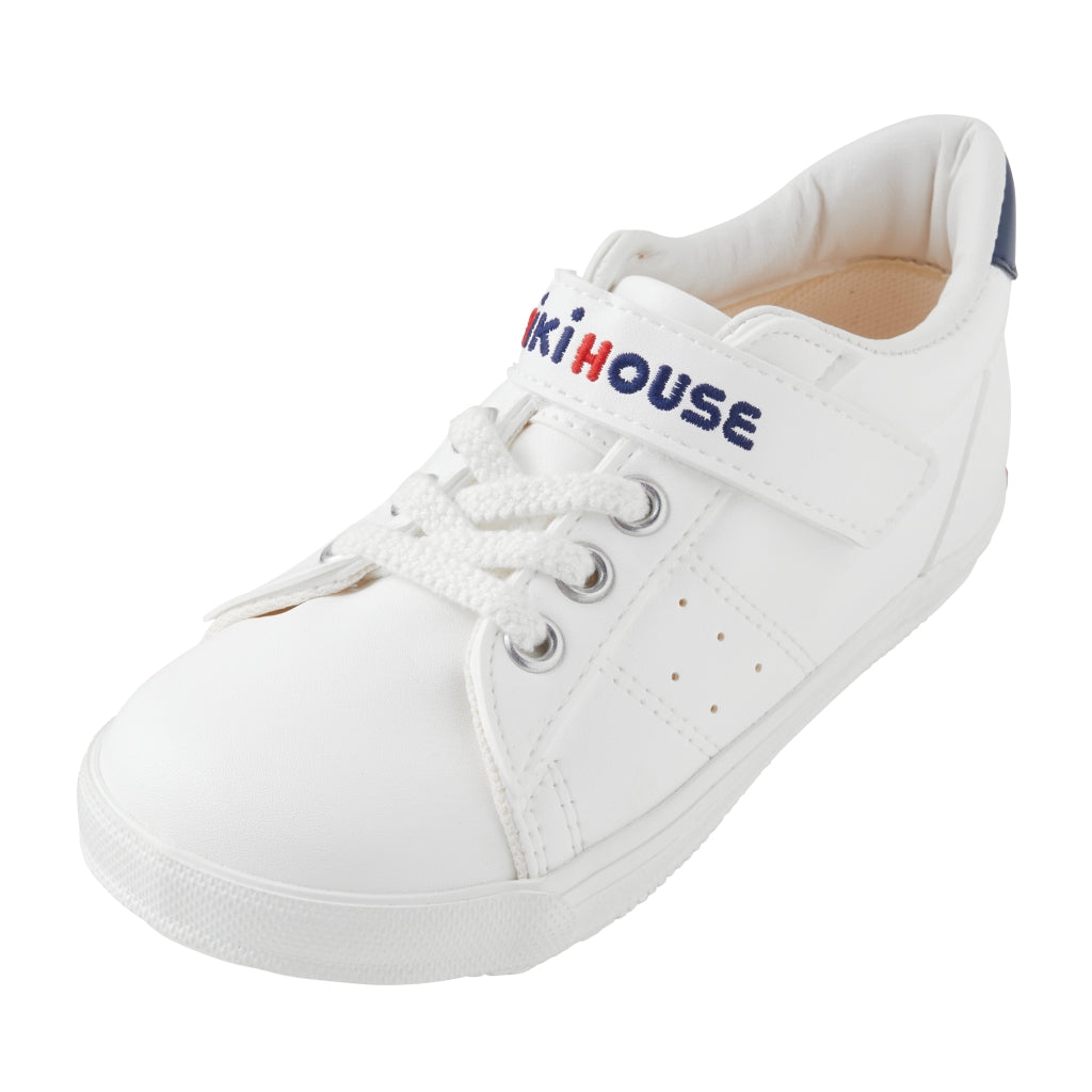 WHITE SHOES FOR ACTIVE WALKING